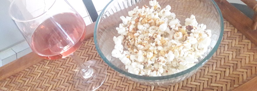Palomitas gourmet con vino rosado para Netflix and chill