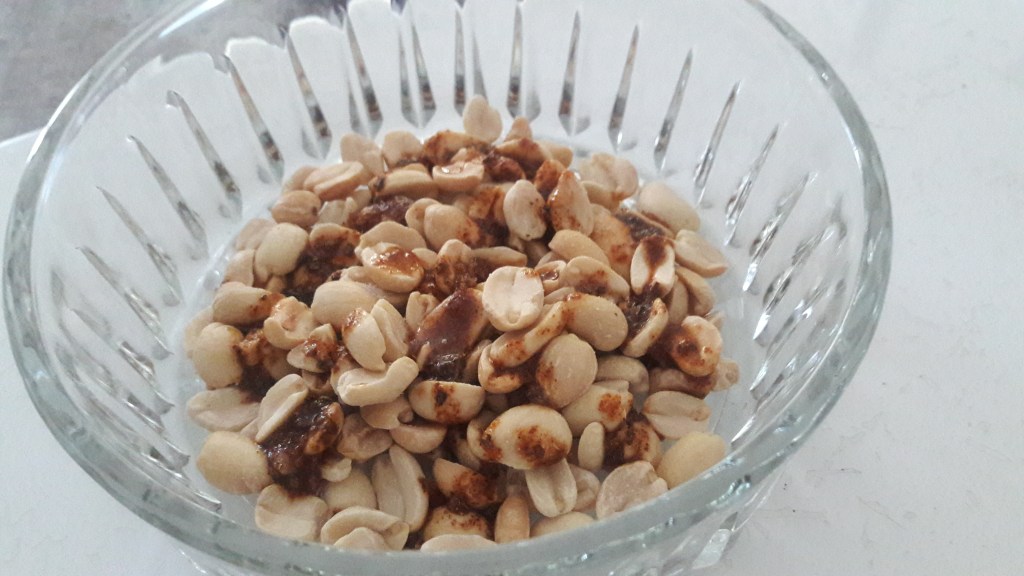 Cayenne peanuts 
Recipe by Lindifique